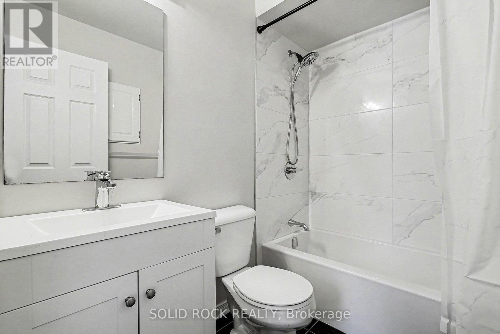 17 Festive Private, Ottawa, ON - Indoor Photo Showing Bathroom