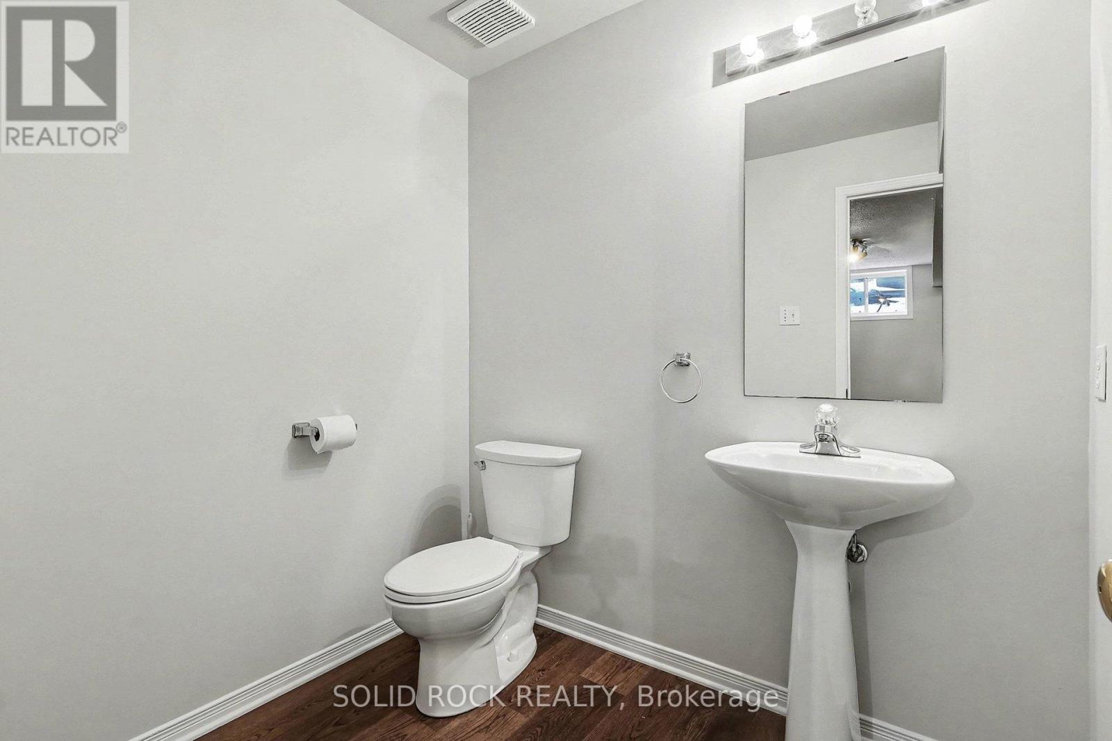 17 Festive Private, Ottawa, ON - Indoor Photo Showing Bathroom
