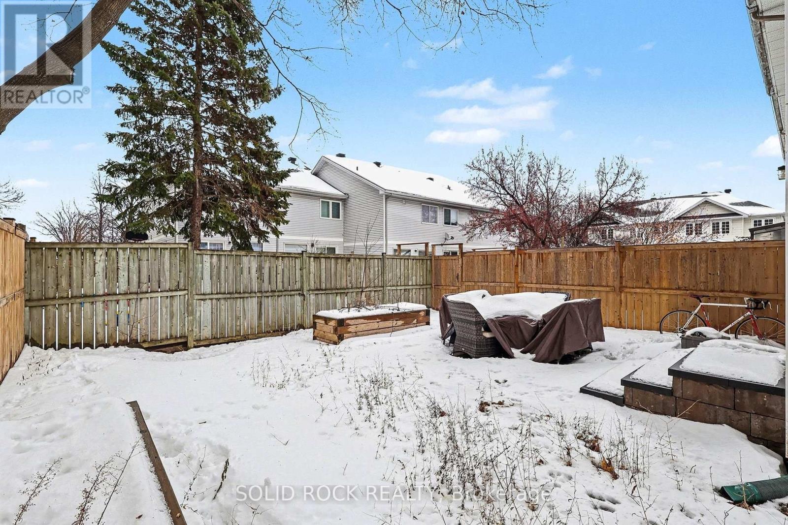 17 Festive Private, Ottawa, ON - Outdoor