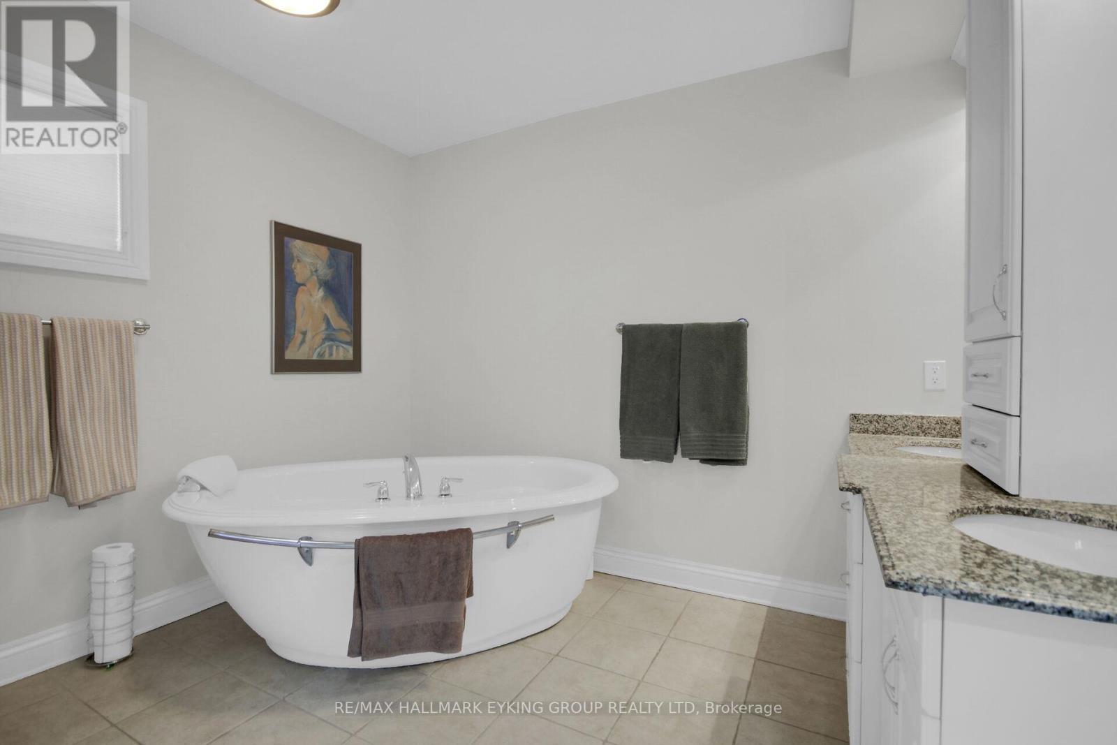 121 Macdonald Street, Ottawa, ON - Indoor Photo Showing Bathroom