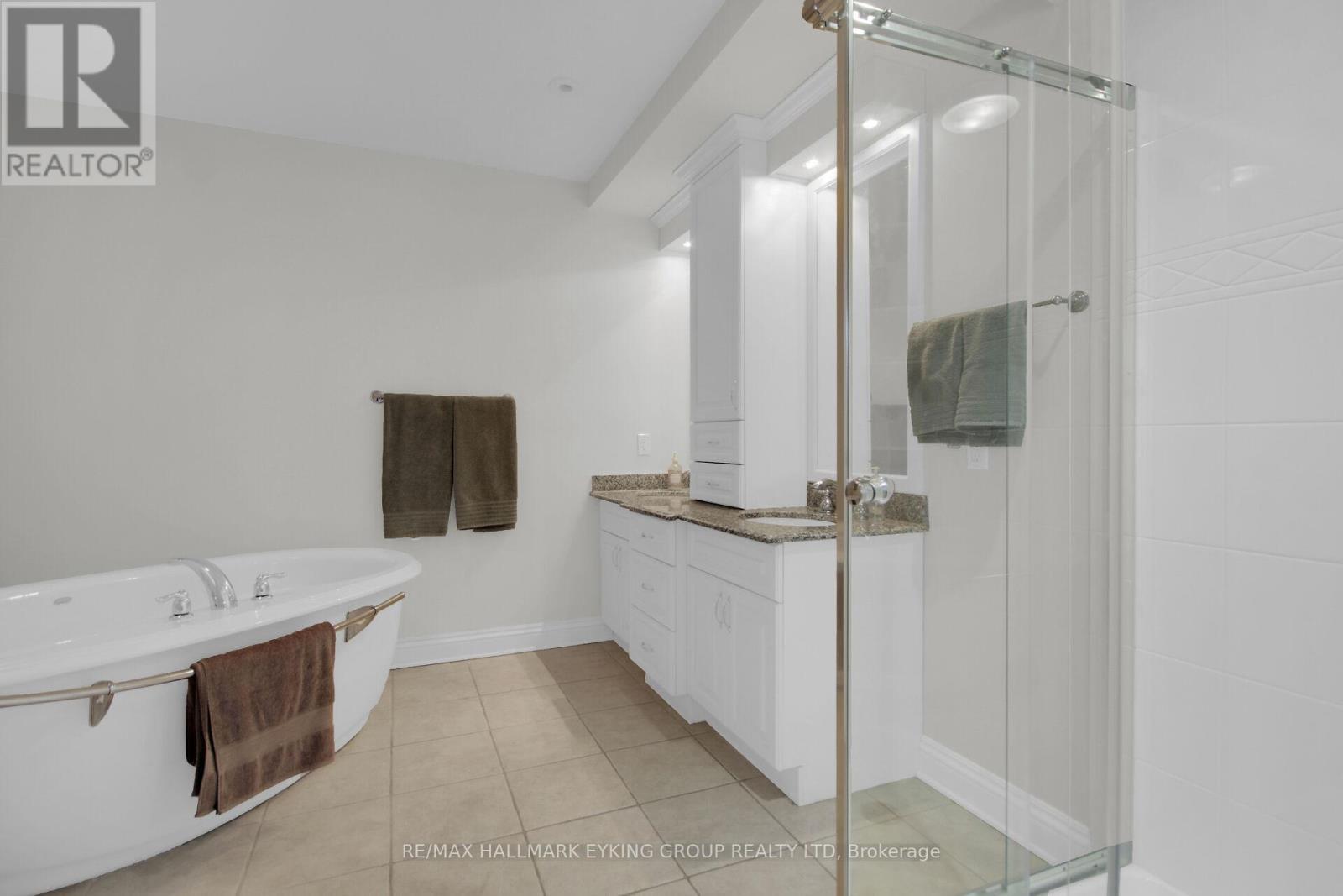 121 Macdonald Street, Ottawa, ON - Indoor Photo Showing Bathroom
