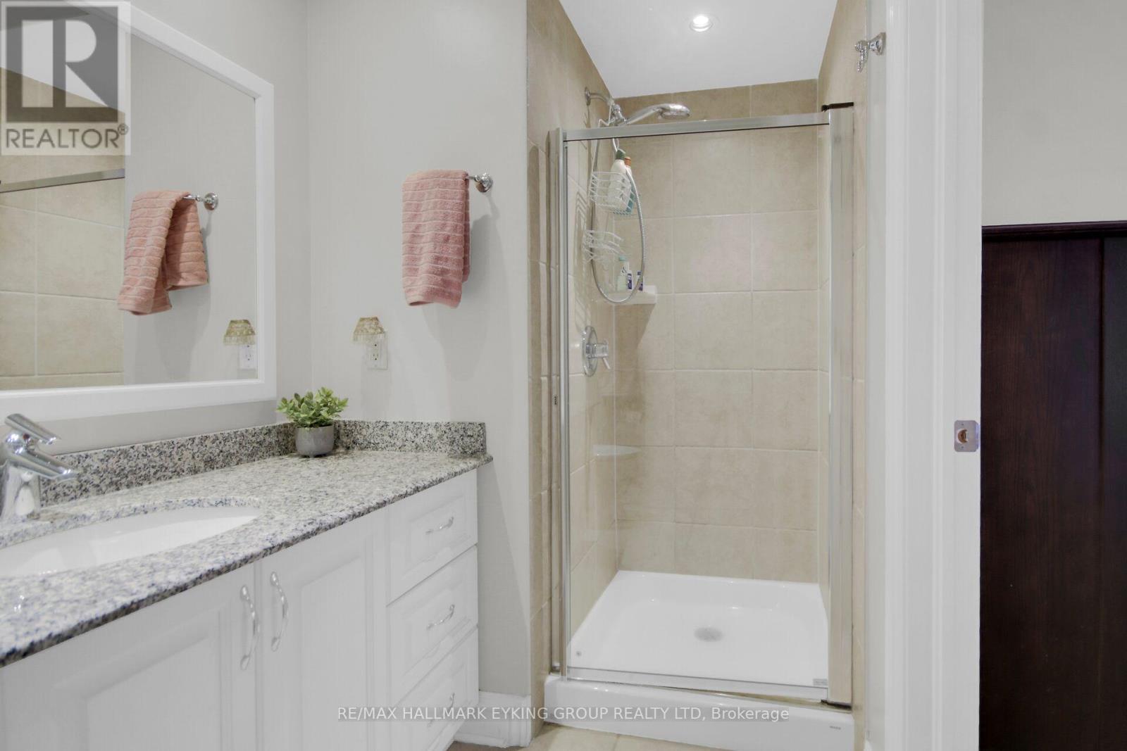 121 Macdonald Street, Ottawa, ON - Indoor Photo Showing Bathroom