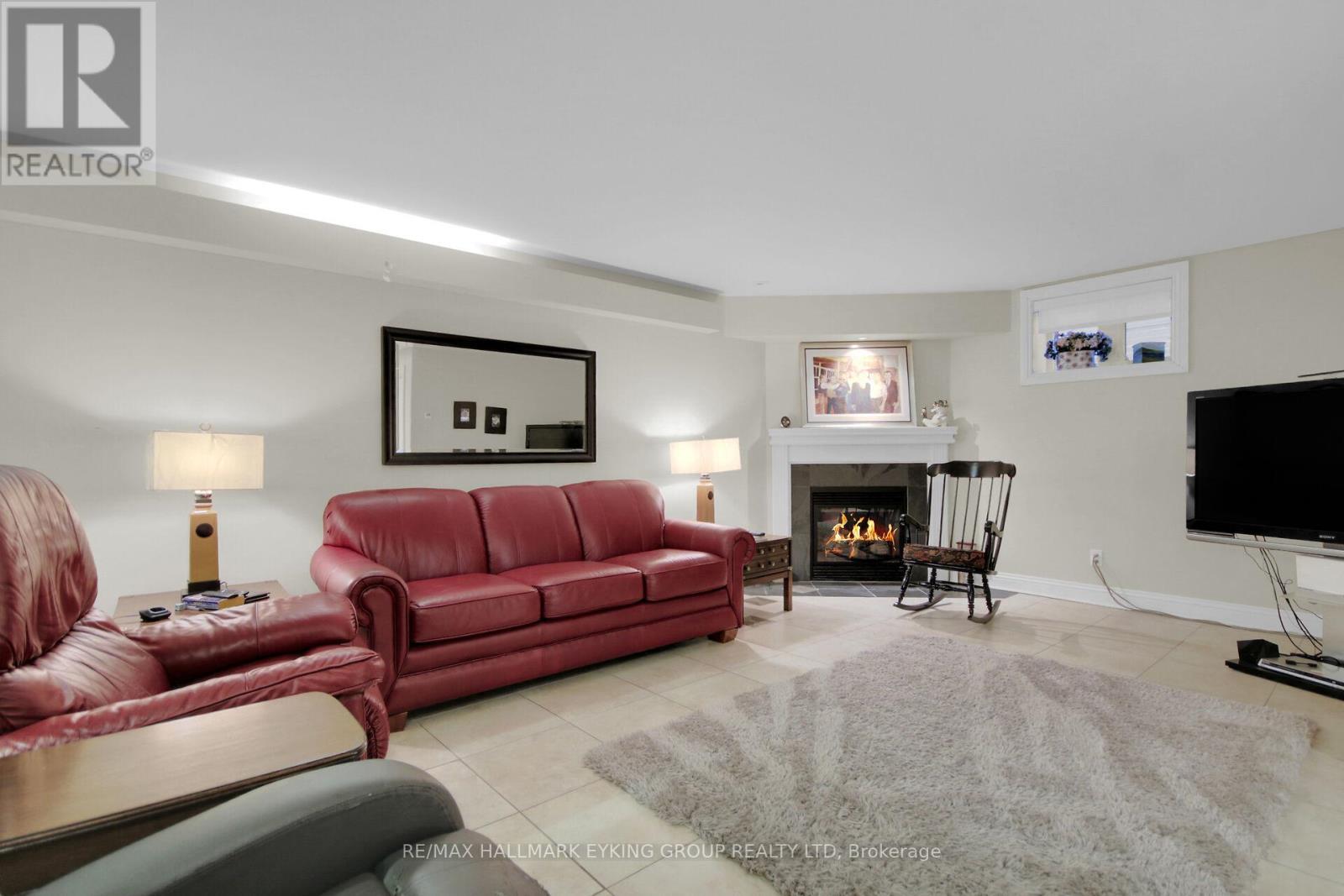 121 Macdonald Street, Ottawa, ON - Indoor Photo Showing Living Room With Fireplace