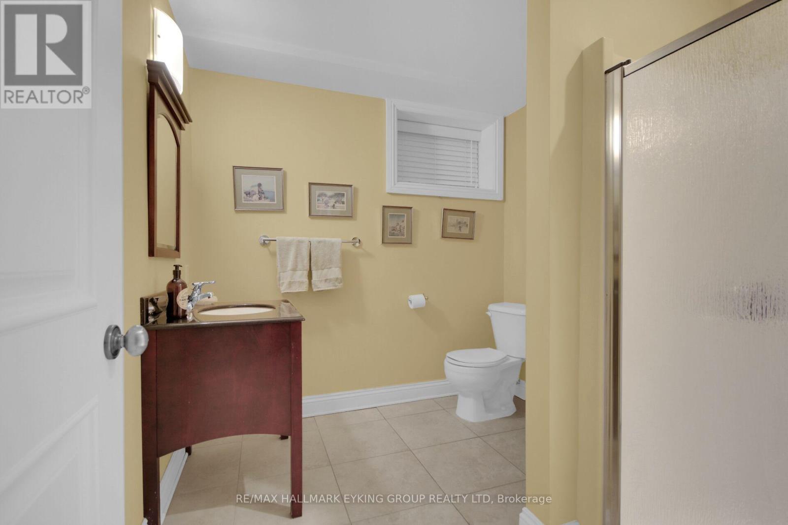 121 Macdonald Street, Ottawa, ON - Indoor Photo Showing Bathroom