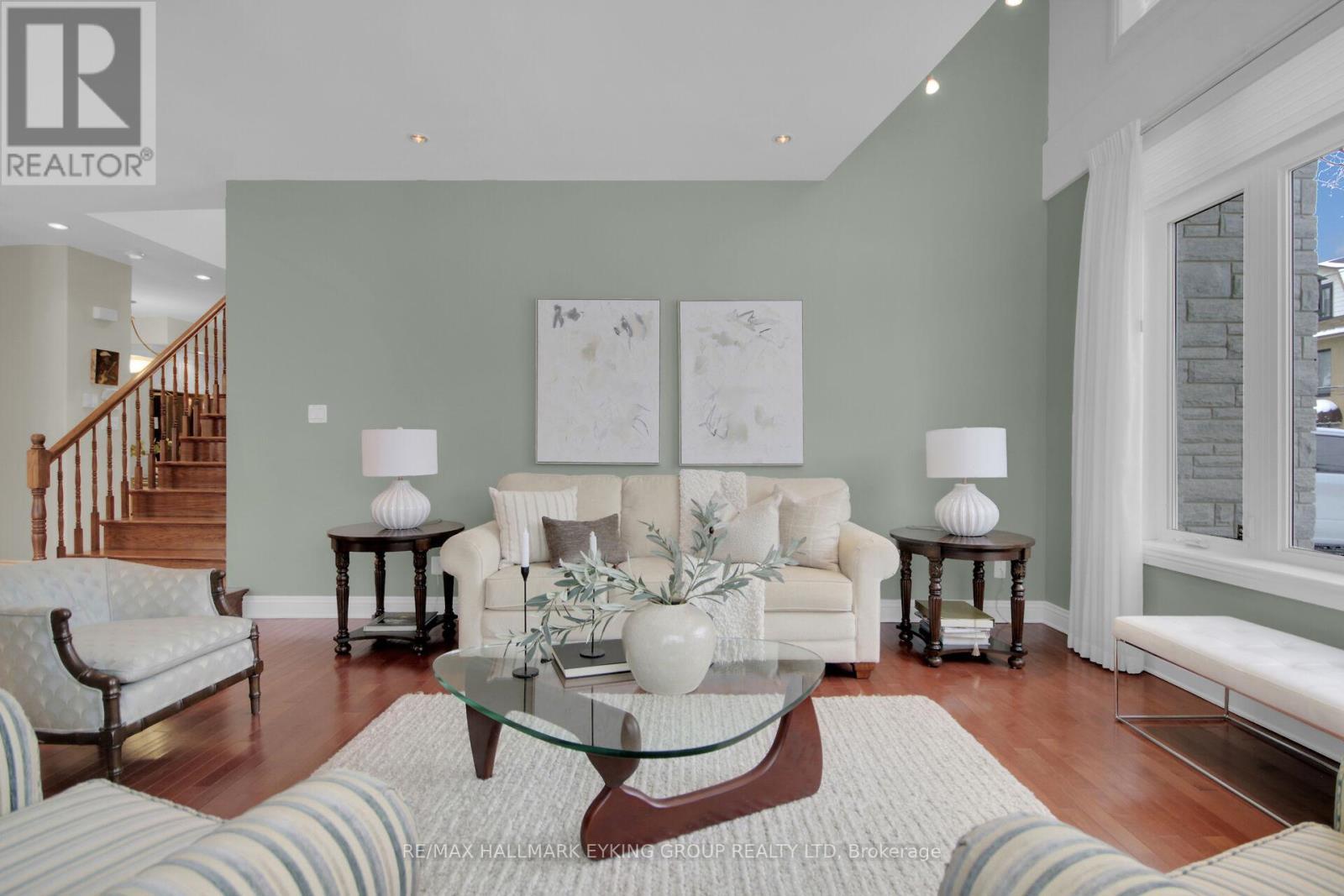 121 Macdonald Street, Ottawa, ON - Indoor Photo Showing Living Room