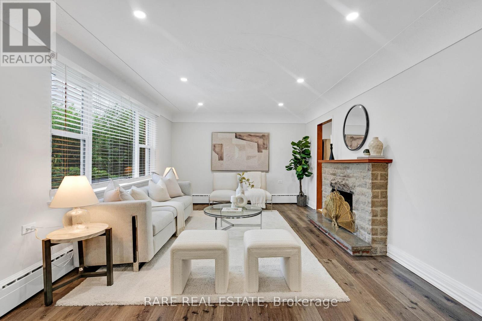 2073 Leighland Road, Burlington, ON - Indoor Photo Showing Living Room With Fireplace
