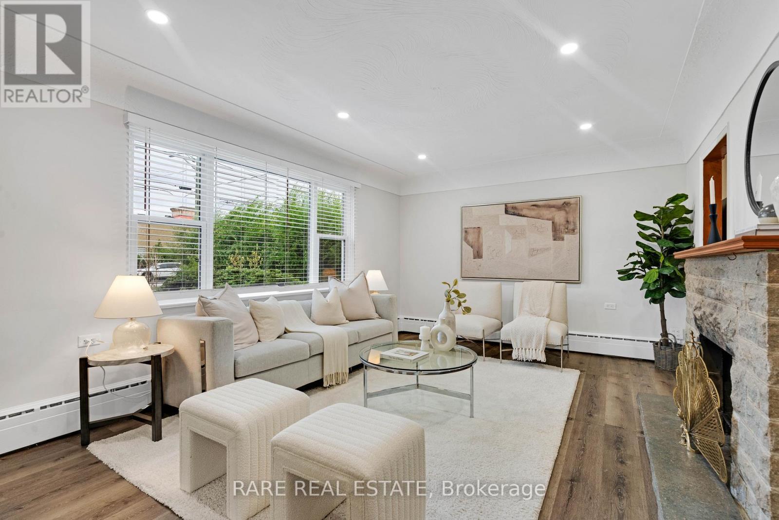 2073 Leighland Road, Burlington, ON - Indoor Photo Showing Living Room