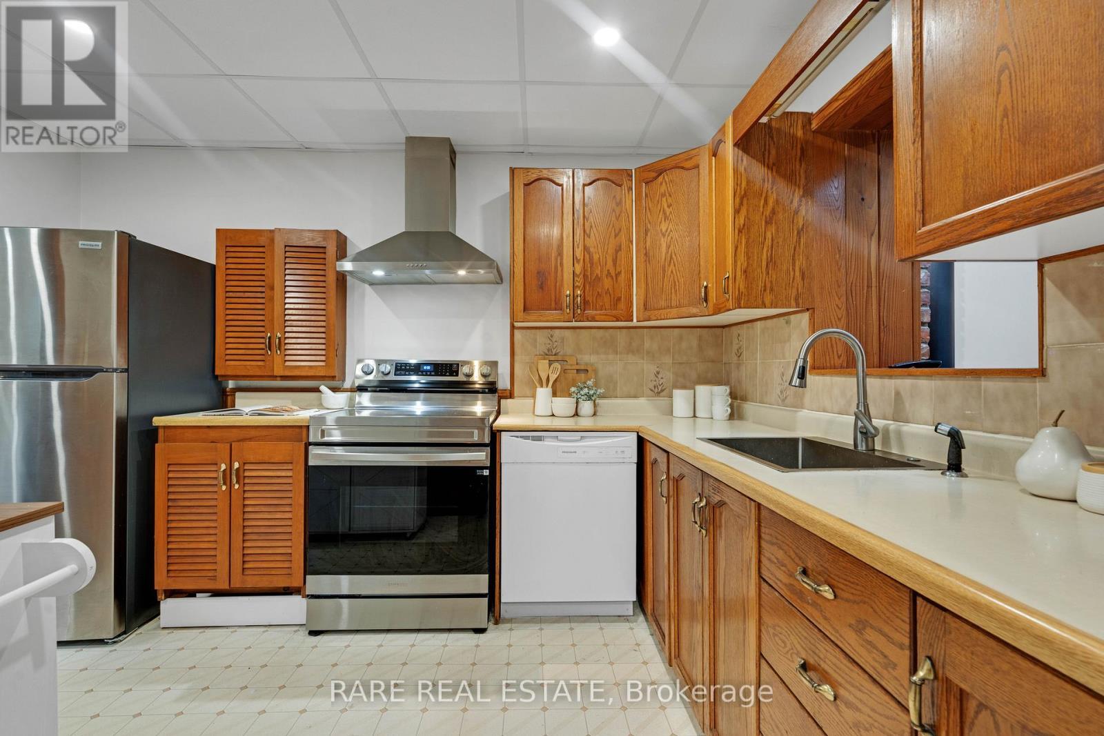 2073 Leighland Road, Burlington, ON - Indoor Photo Showing Kitchen