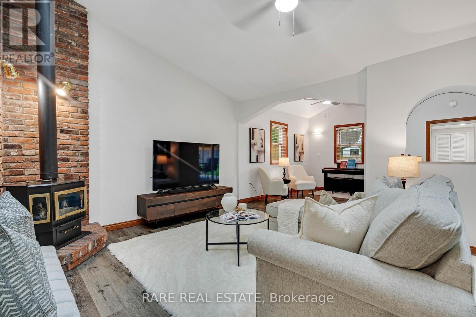 2073 Leighland Road, Burlington, ON - Indoor Photo Showing Living Room With Fireplace