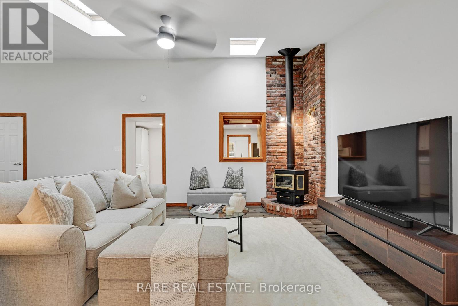 2073 Leighland Road, Burlington, ON - Indoor Photo Showing Living Room With Fireplace