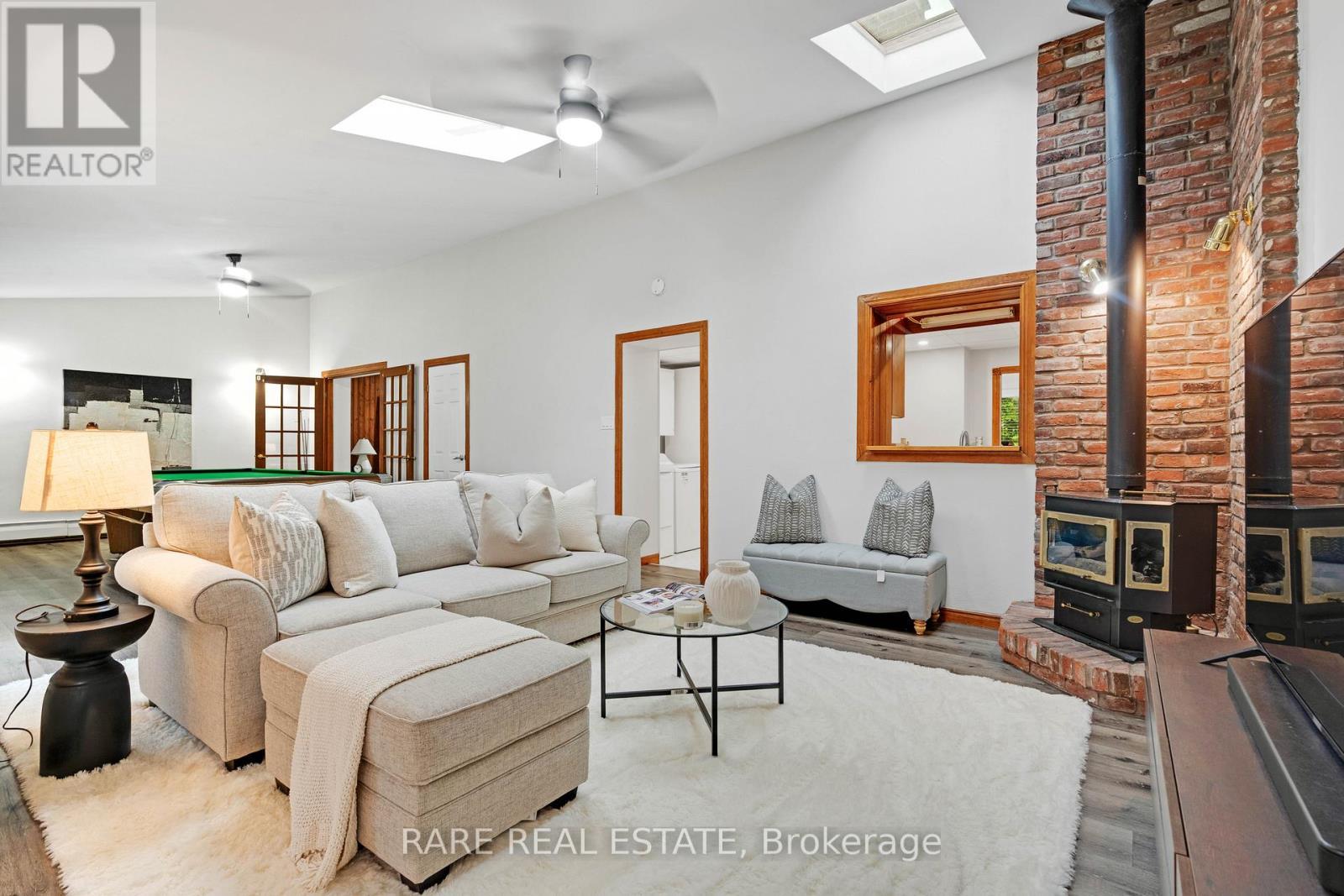 2073 Leighland Road, Burlington, ON - Indoor