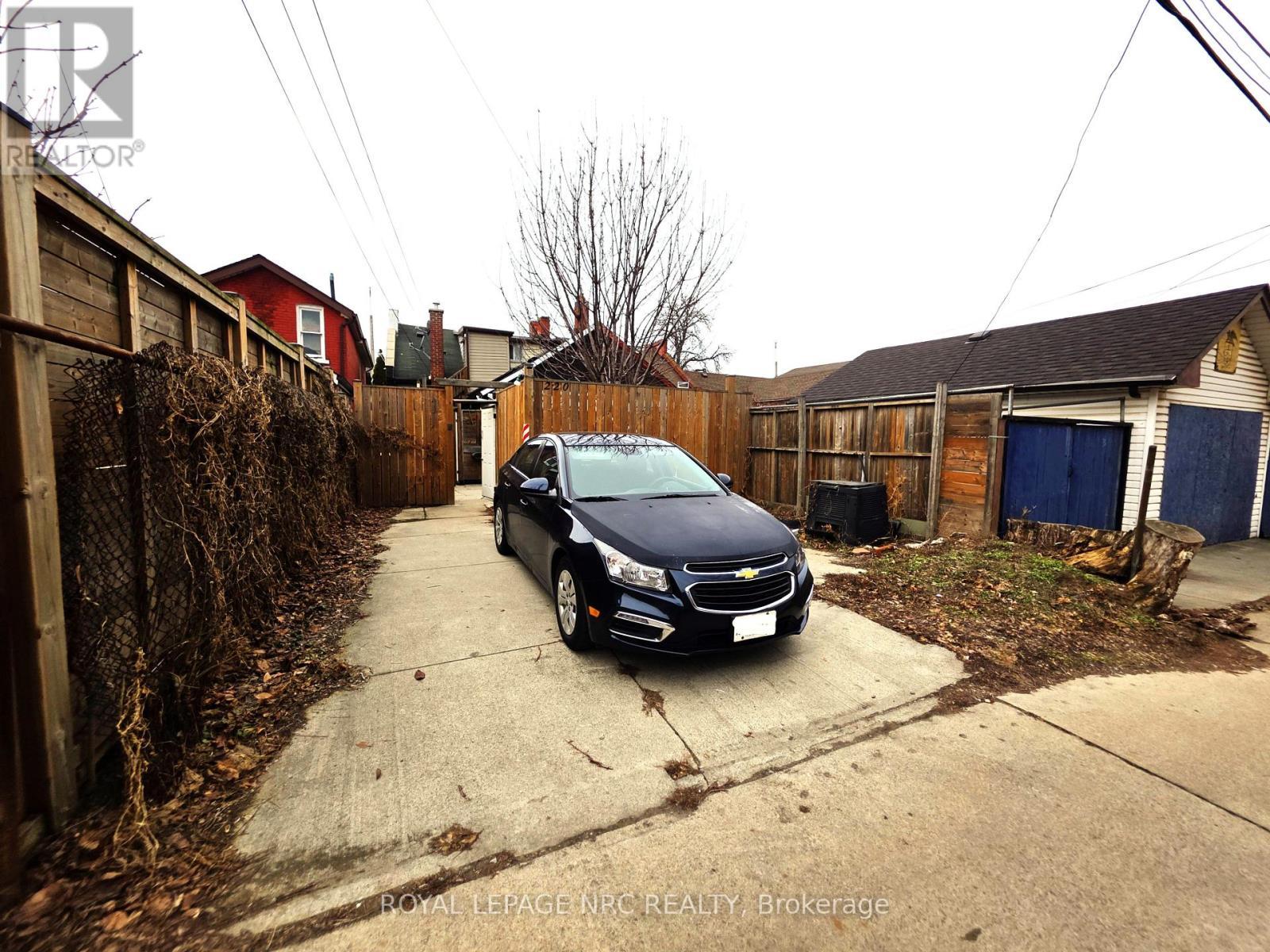 220 Emerald Street N, Hamilton, ON - Outdoor