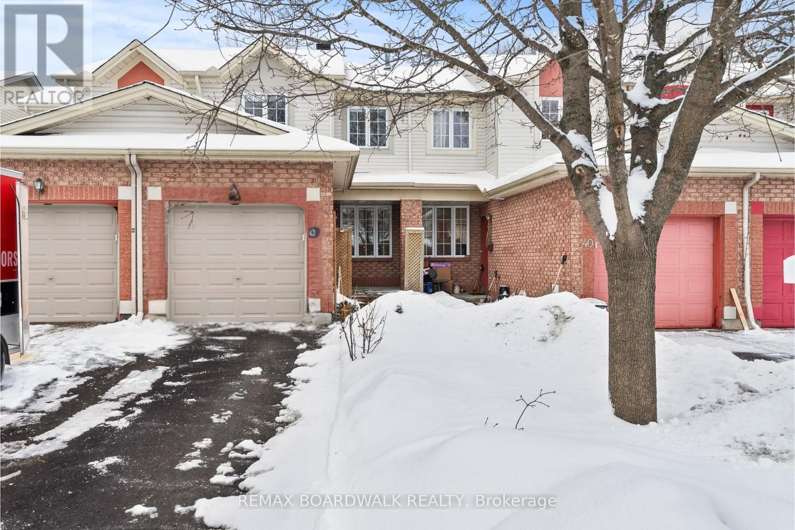 42 College Circle, Ottawa, ON - Outdoor With Facade