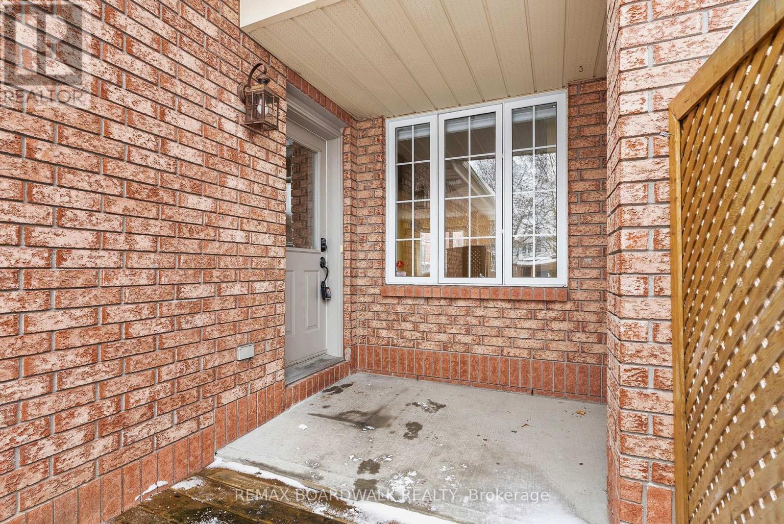 42 College Circle, Ottawa, ON - Outdoor