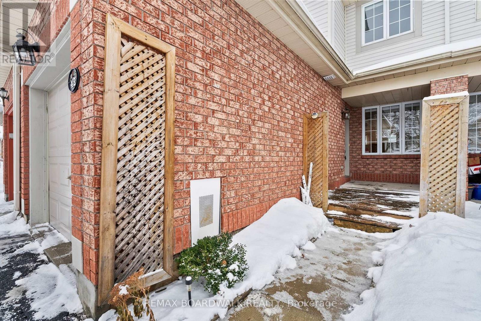 42 College Circle, Ottawa, ON - Outdoor