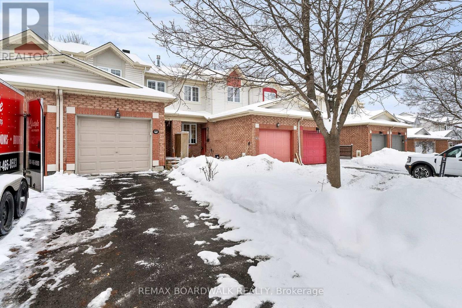 42 College Circle, Ottawa, ON - Outdoor With Facade