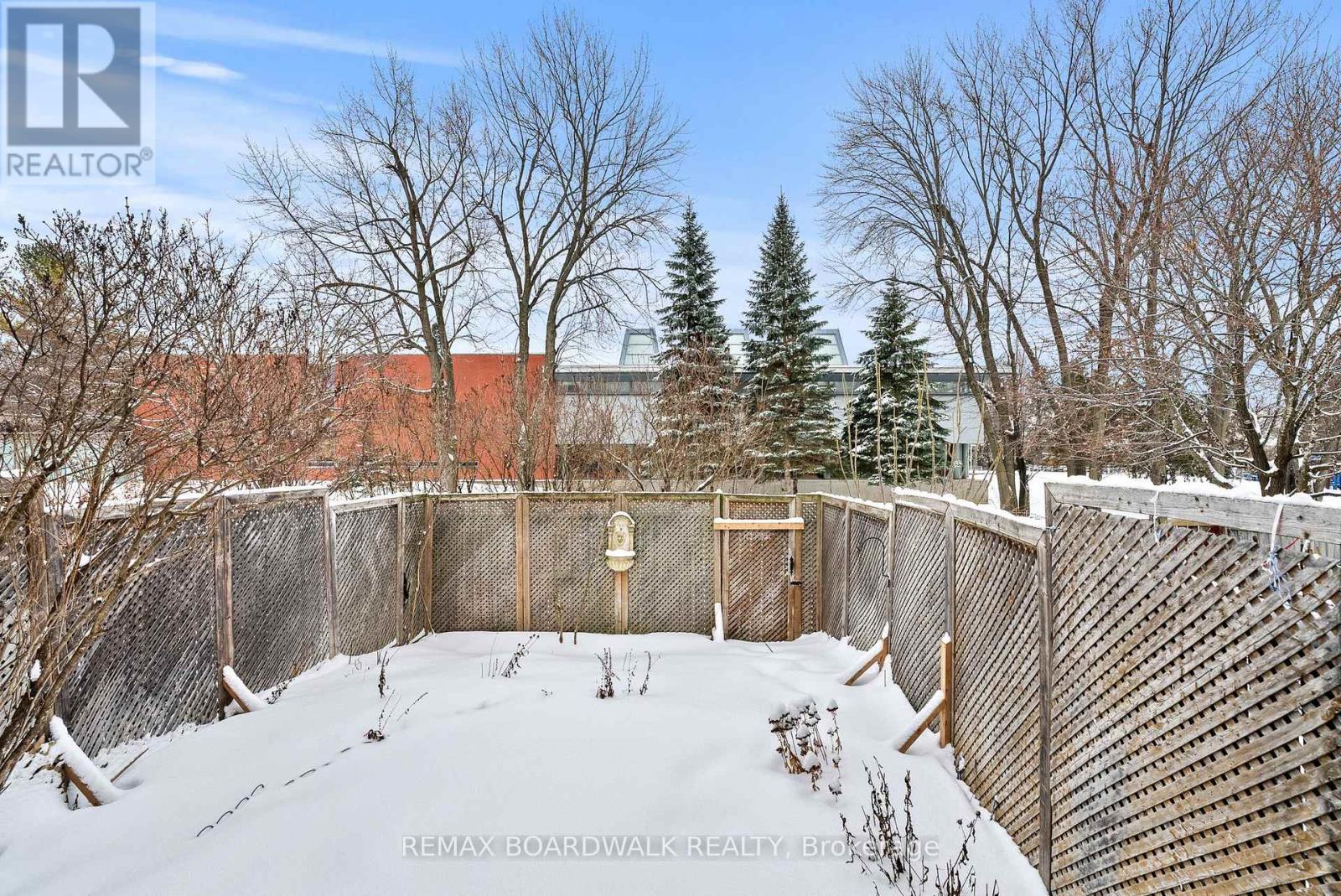 42 College Circle, Ottawa, ON - Outdoor