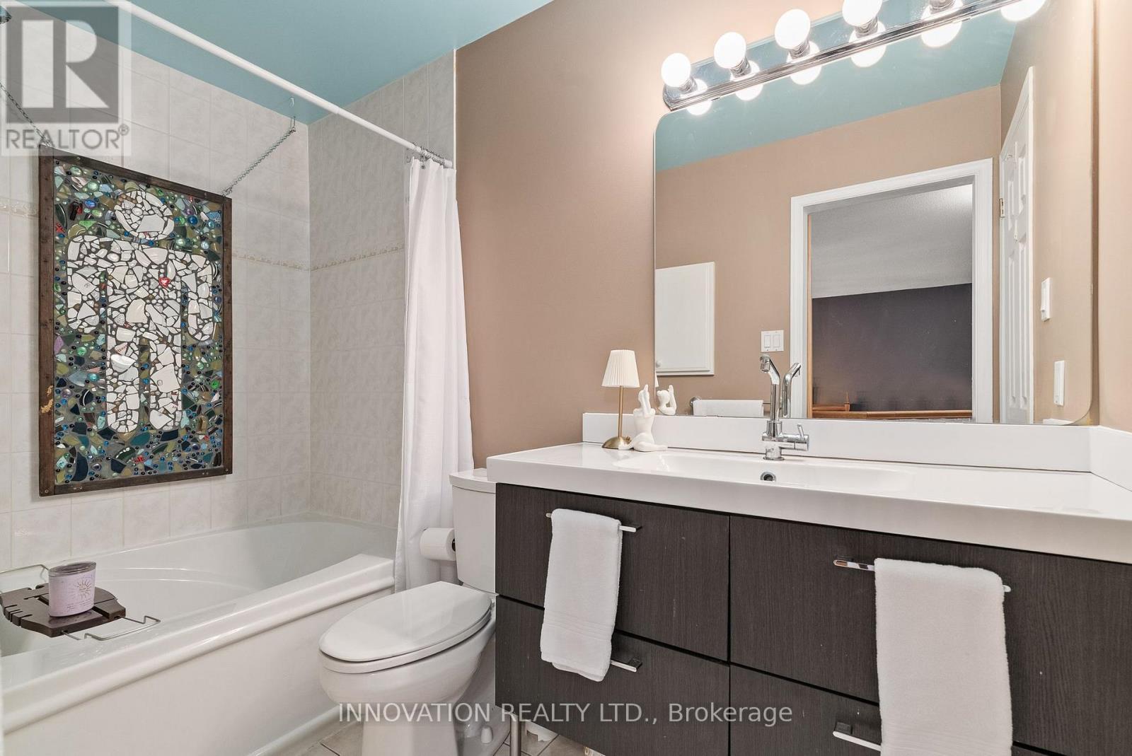 246 Gladeview Private, Ottawa, ON - Indoor Photo Showing Bathroom
