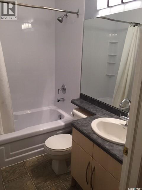 208 1901 Victoria Avenue, Regina, SK - Indoor Photo Showing Bathroom