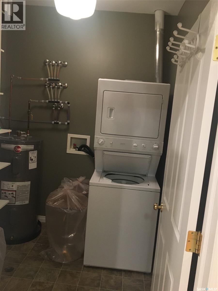 208 1901 Victoria Avenue, Regina, SK - Indoor Photo Showing Laundry Room