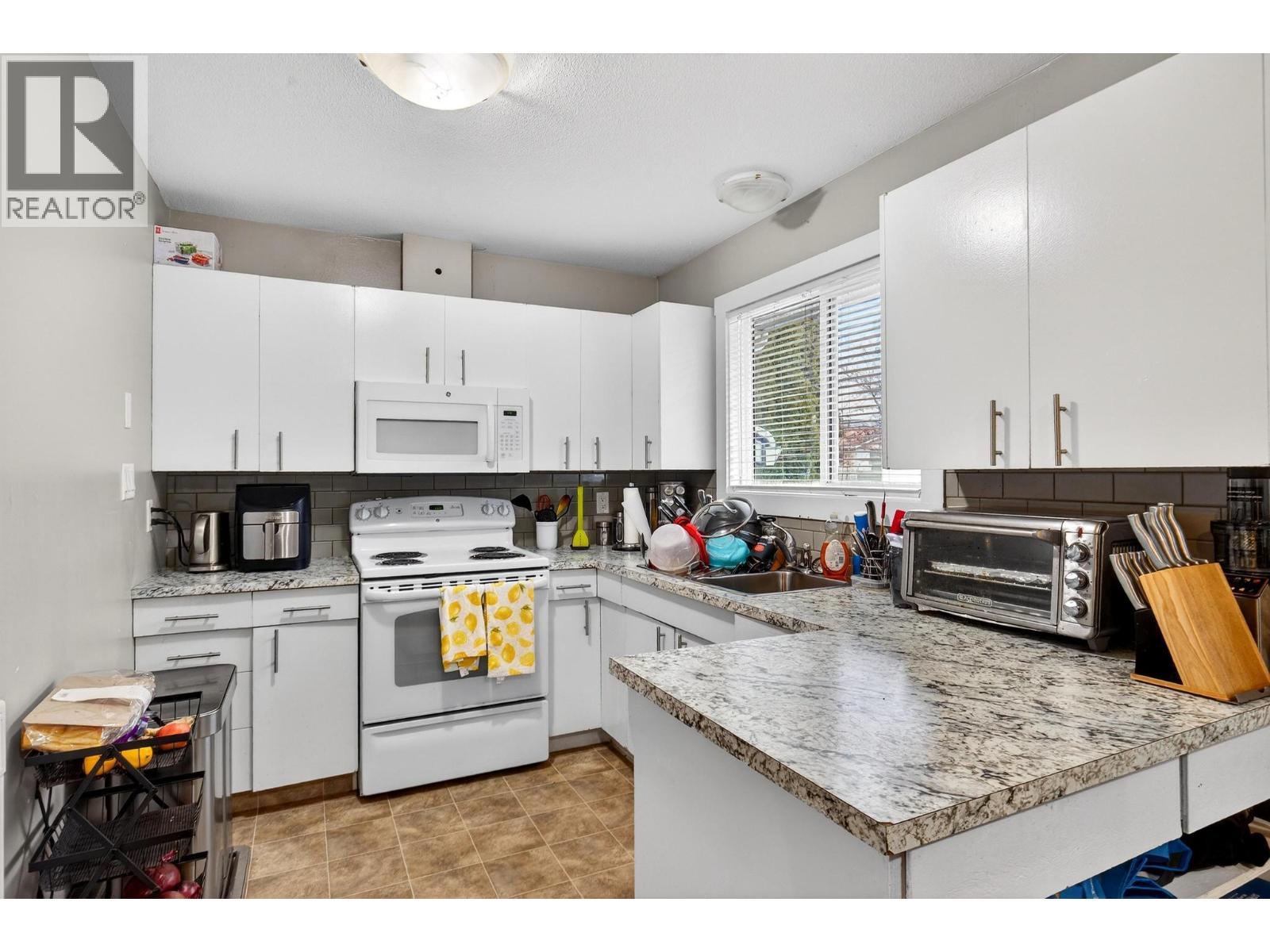 unit 1 - 260 Ponto Road, Kelowna, BC - Indoor Photo Showing Kitchen With Double Sink