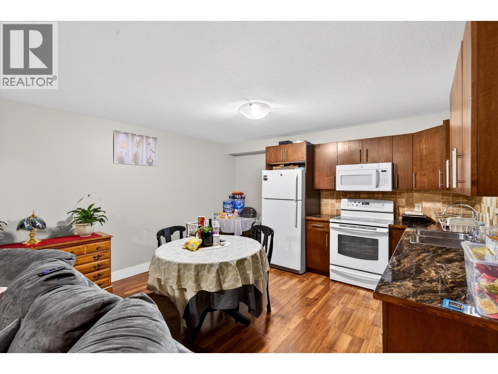 Unit 2 - 260 Ponto Road, Kelowna, BC - Indoor Photo Showing Kitchen With Double Sink