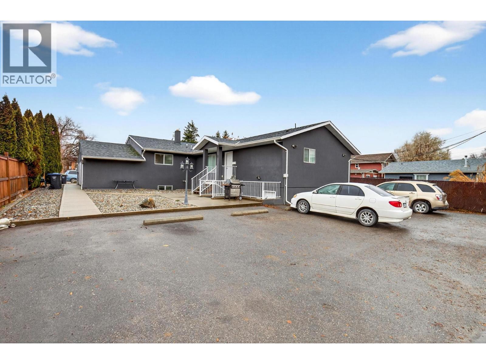 260 Ponto Road, Kelowna, BC - Outdoor