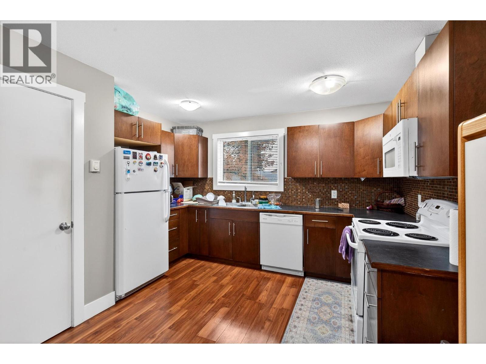 Unit 3 - 260 Ponto Road, Kelowna, BC - Indoor Photo Showing Kitchen With Double Sink