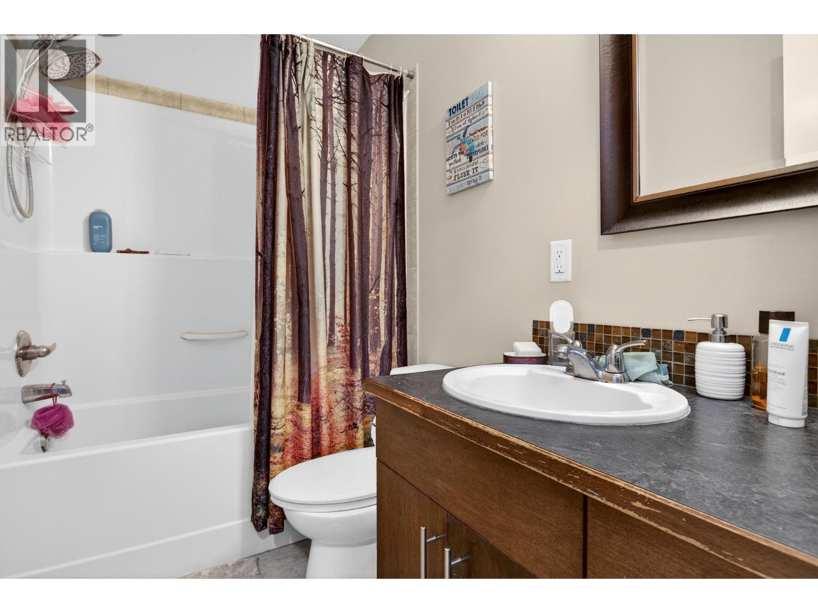 Unit 3 - 260 Ponto Road, Kelowna, BC - Indoor Photo Showing Bathroom
