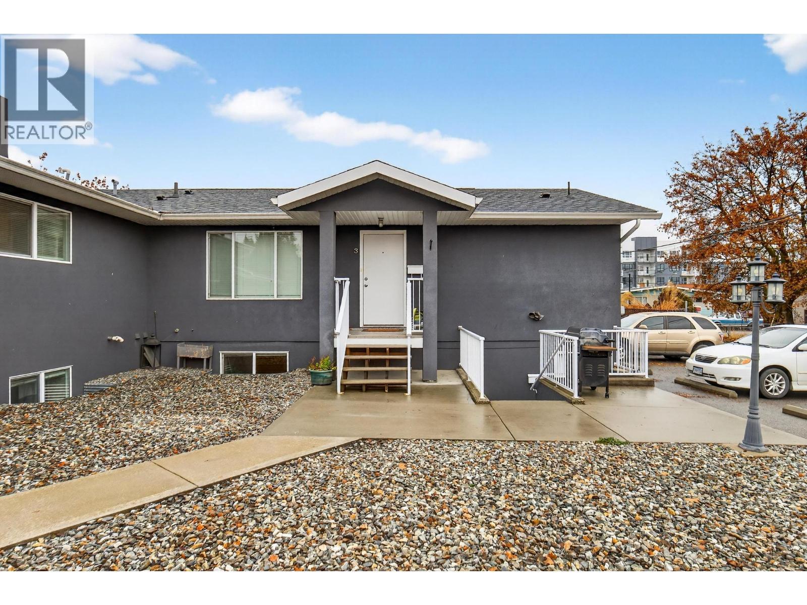 260 Ponto Road, Kelowna, BC - Outdoor