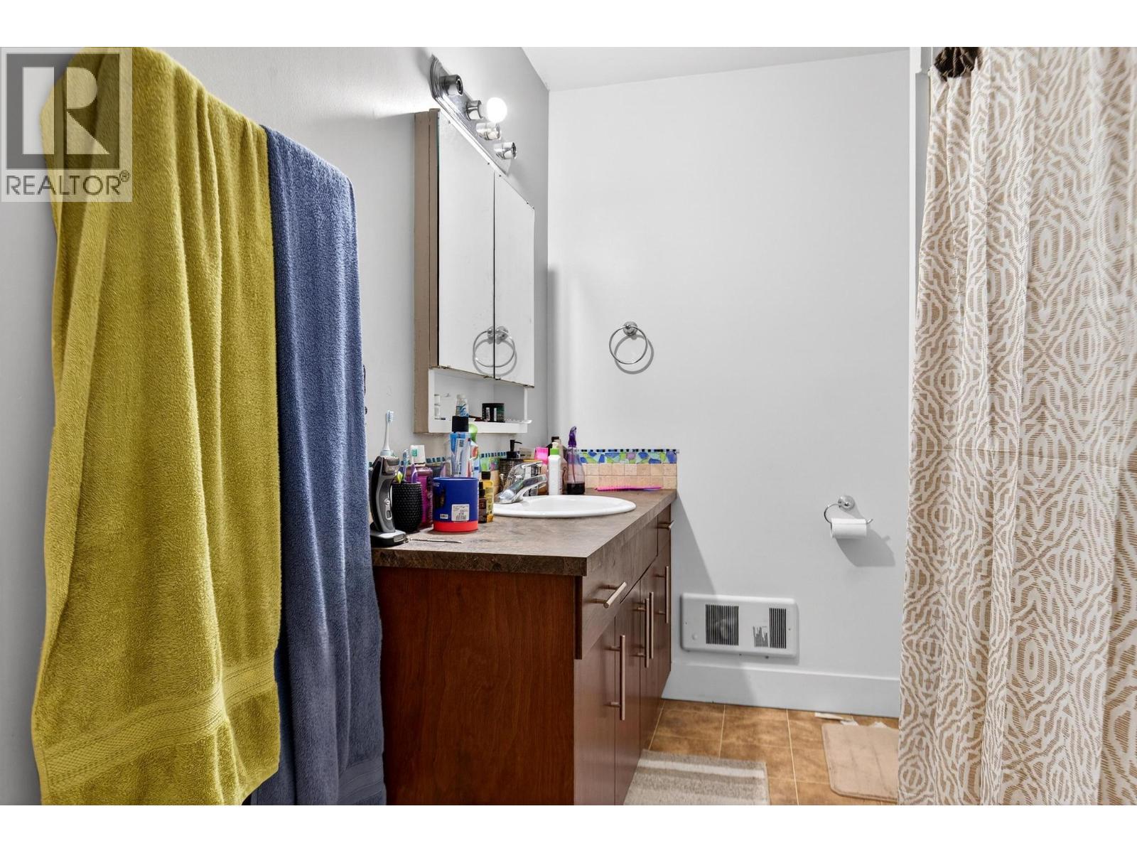 Unit 1 - 260 Ponto Road, Kelowna, BC - Indoor Photo Showing Bathroom
