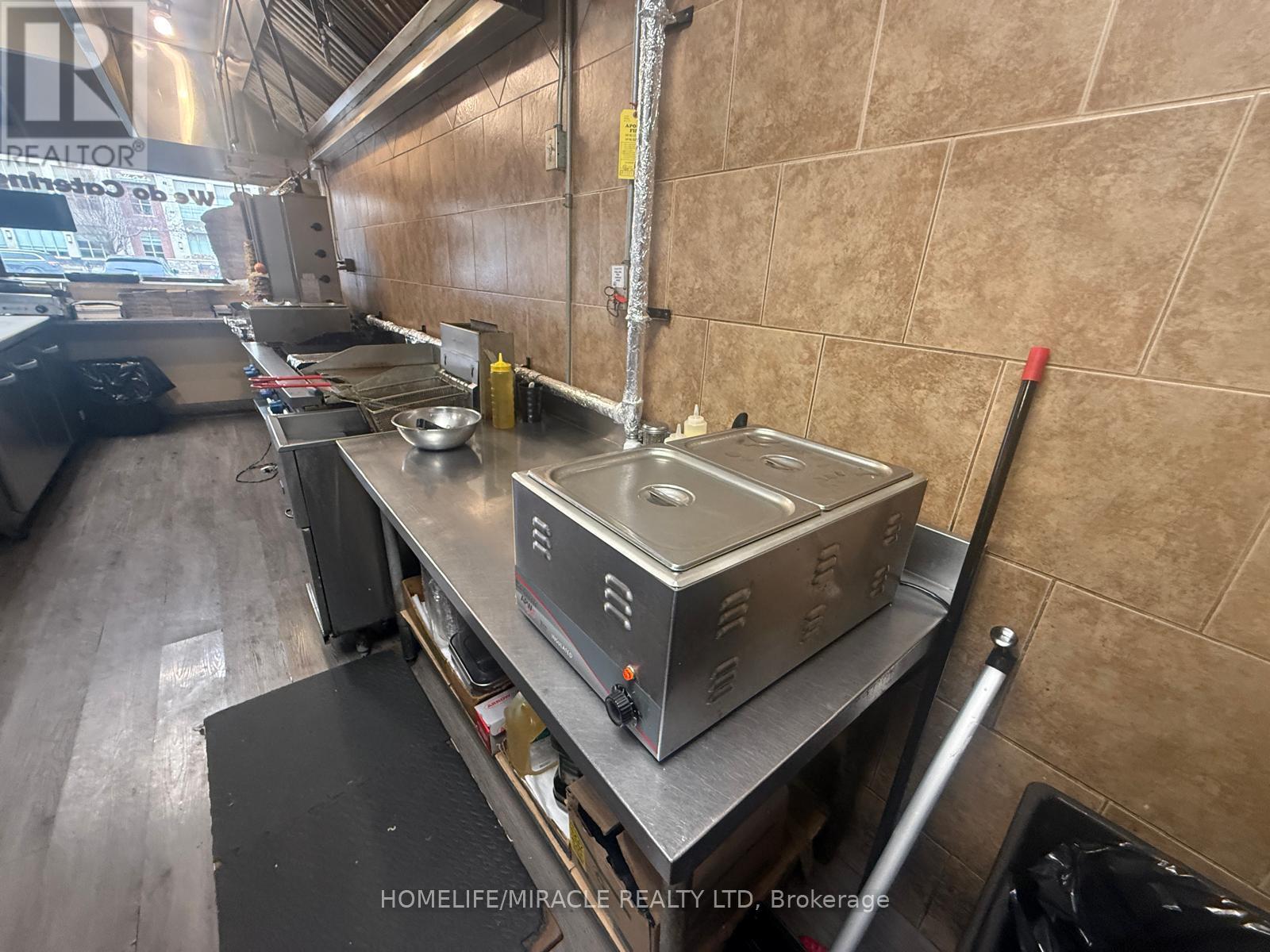 1900 Lakeshore Road W, Mississauga, ON