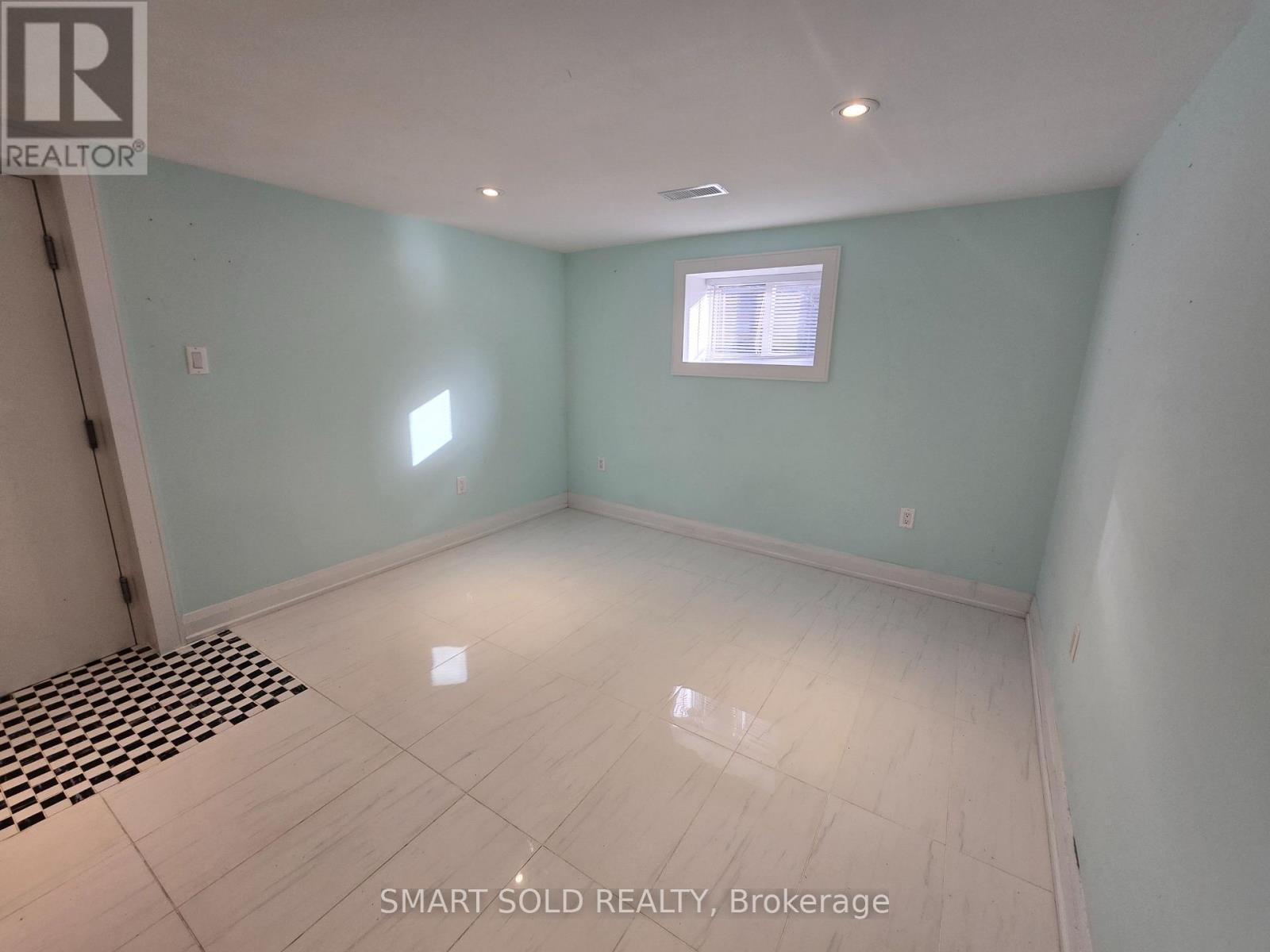 1078 Sawyer Avenue, Mississauga, ON - Indoor Photo Showing Other Room