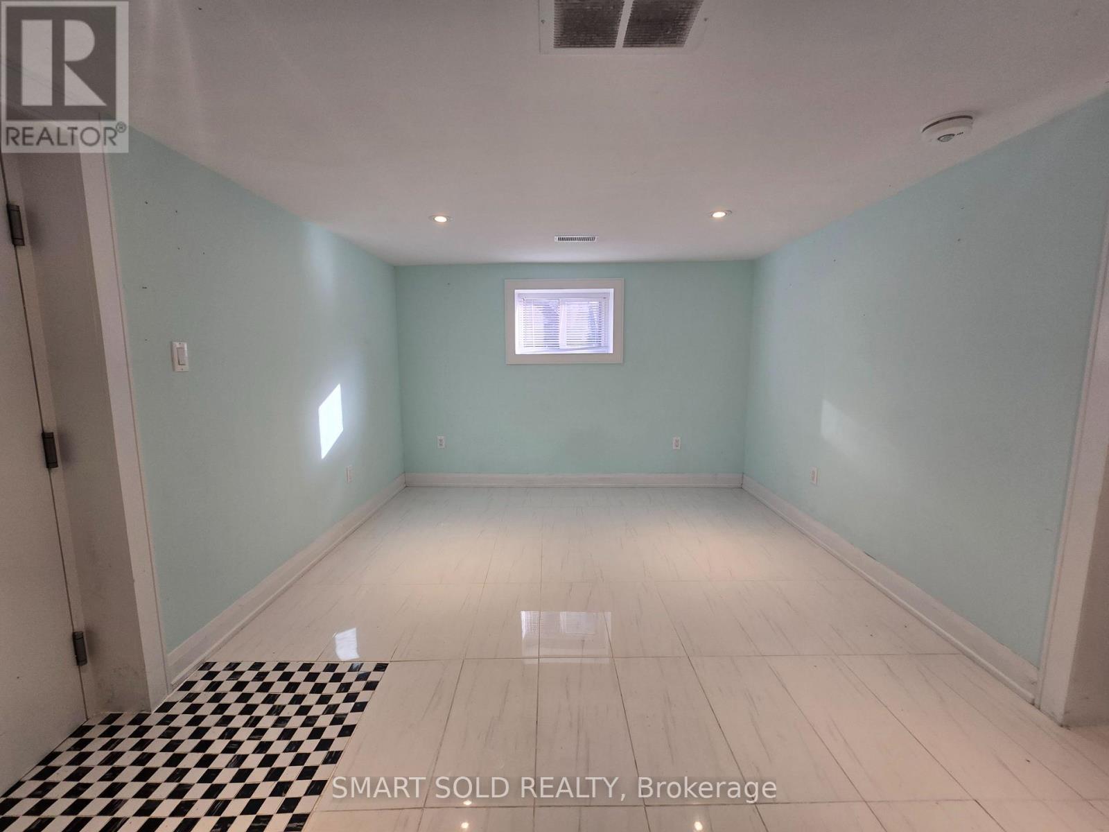 1078 Sawyer Avenue, Mississauga, ON - Indoor Photo Showing Other Room