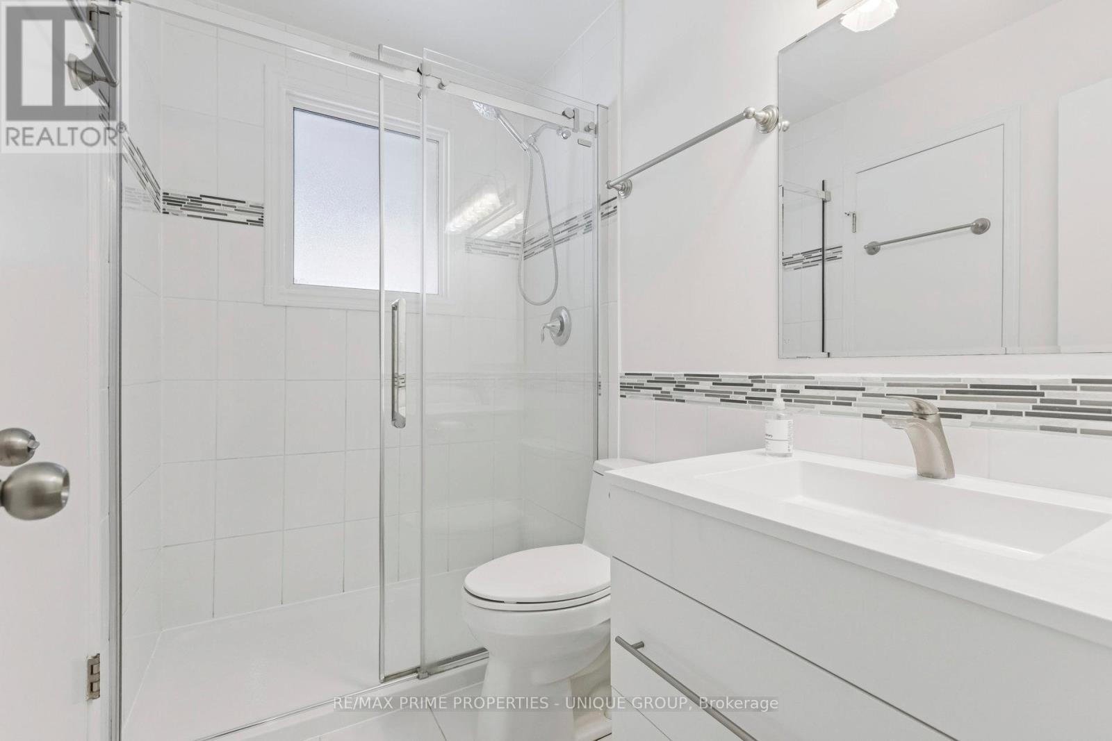 520 Teakwood Drive, Waterloo, ON - Indoor Photo Showing Bathroom