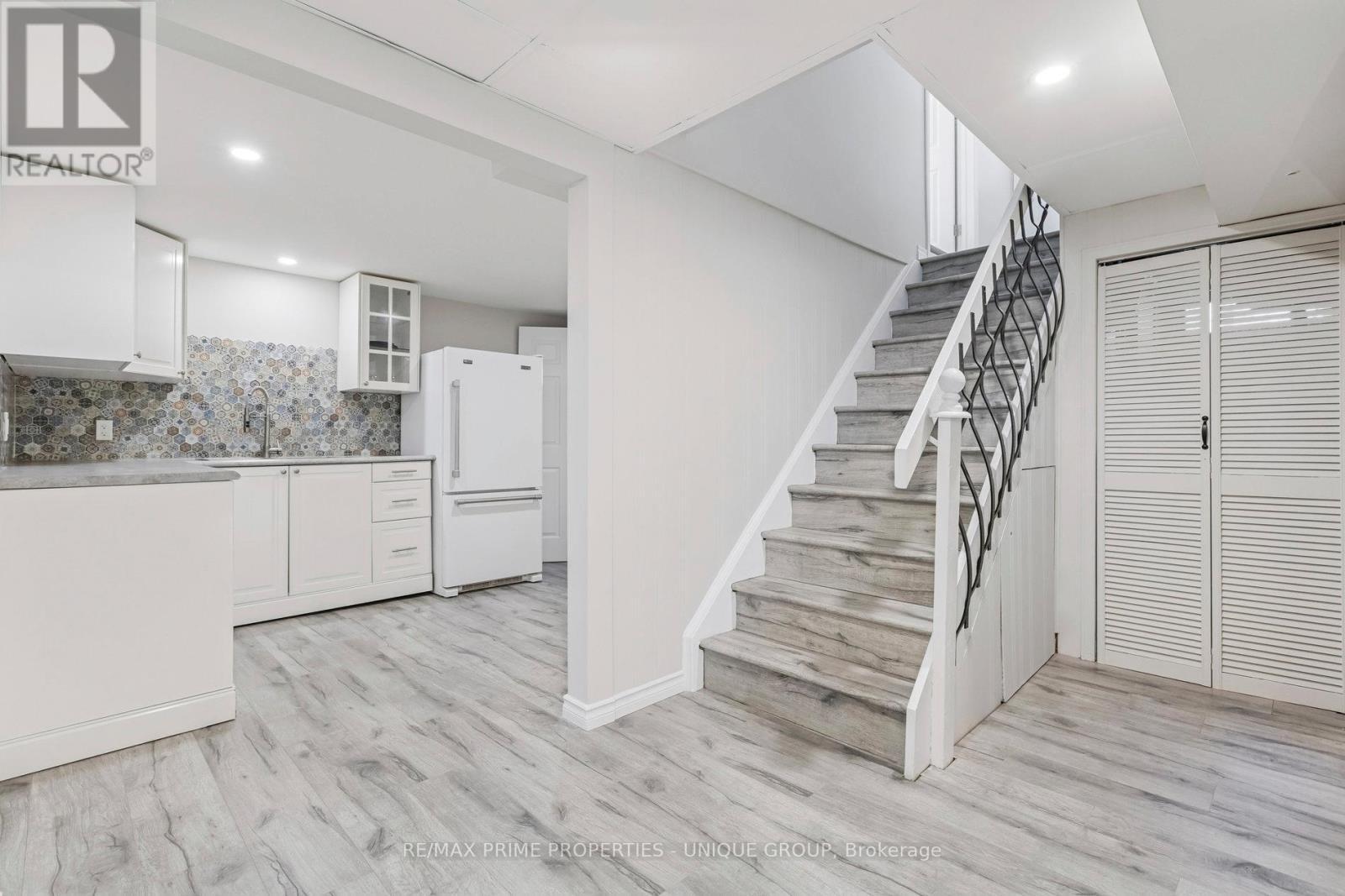 520 Teakwood Drive, Waterloo, ON - Indoor Photo Showing Kitchen