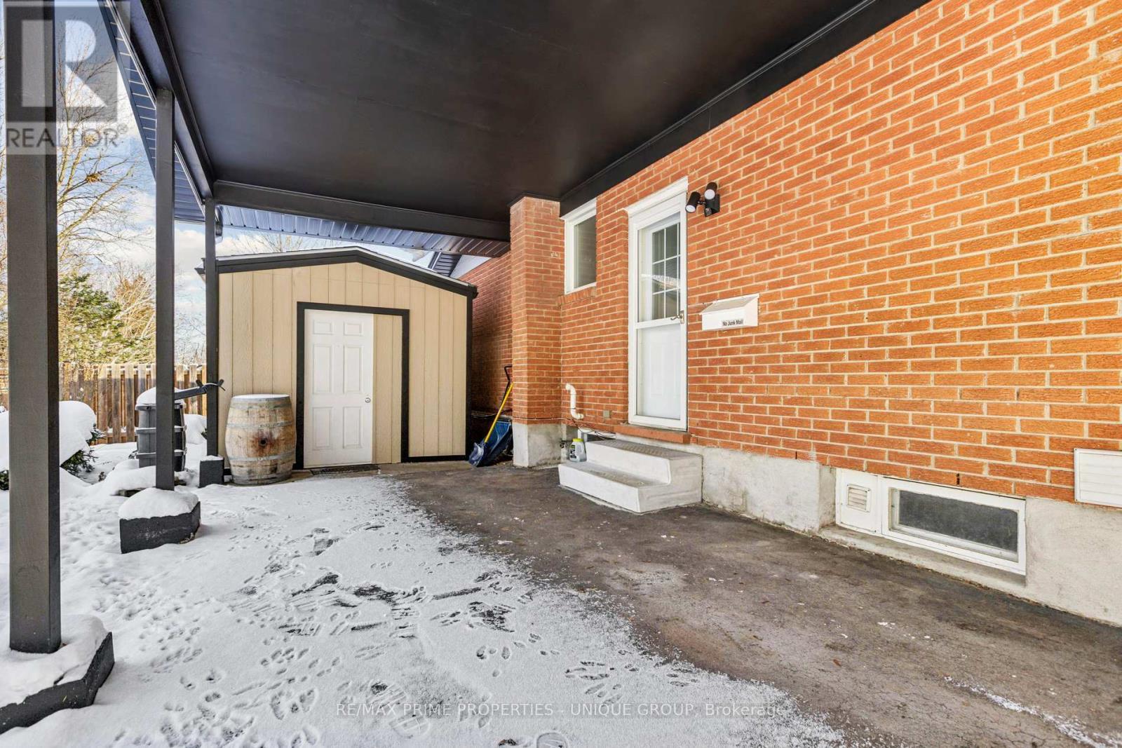 520 Teakwood Drive, Waterloo, ON - Outdoor With Exterior