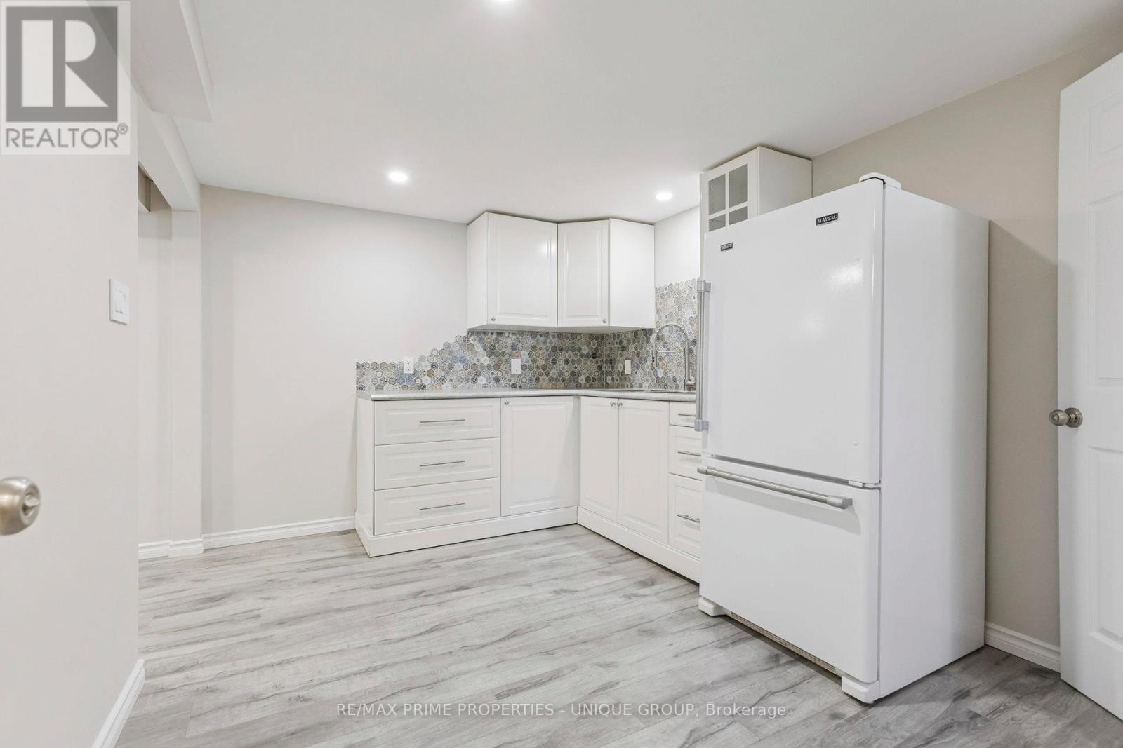520 Teakwood Drive, Waterloo, ON - Indoor Photo Showing Kitchen