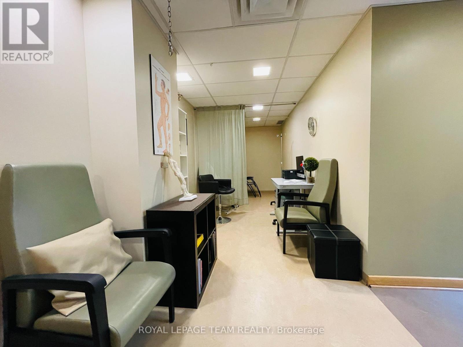 942 Merivale Road, Ottawa, ON