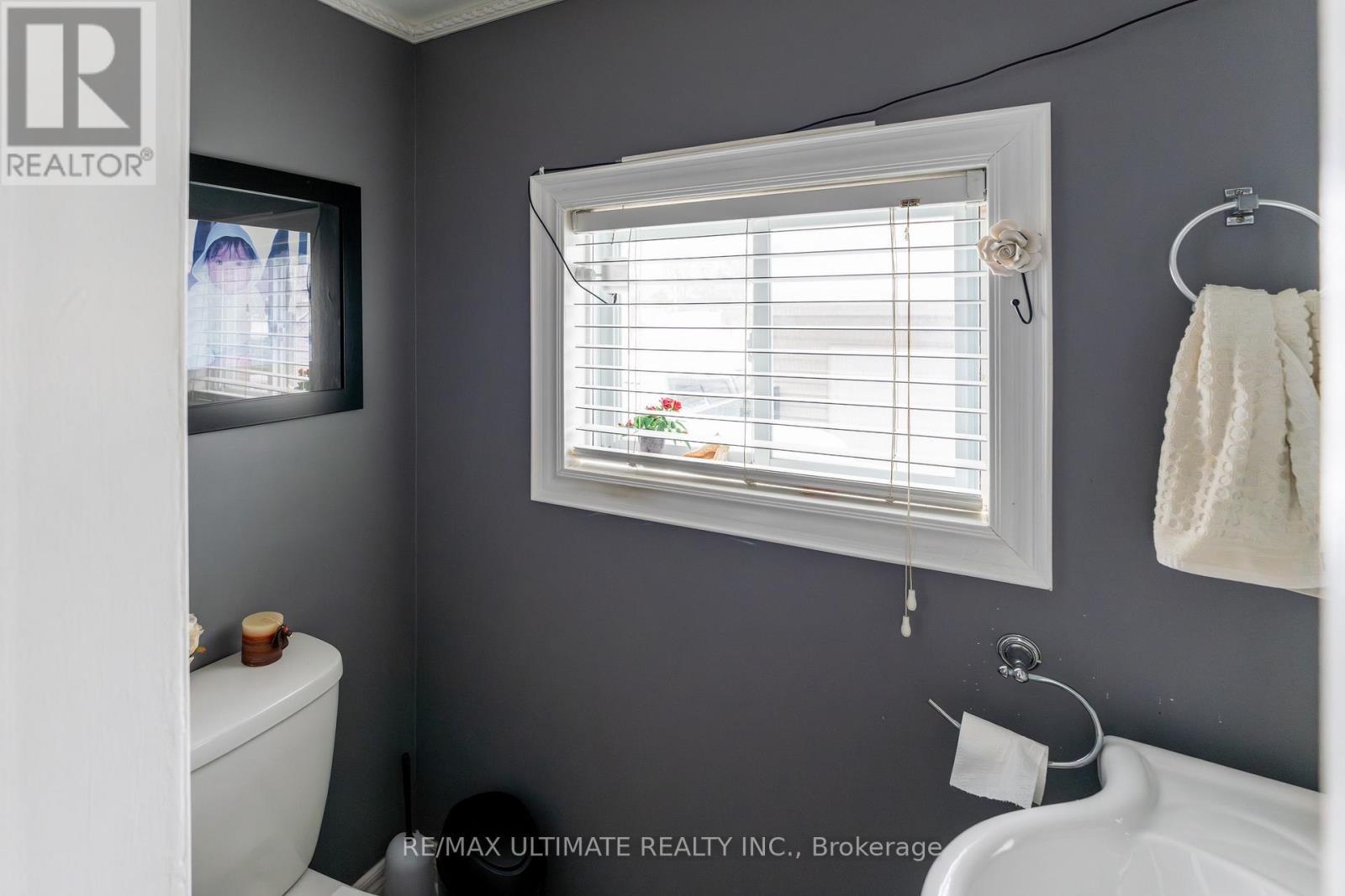 120 Rosethorn Avenue W, Toronto, ON - Indoor Photo Showing Bathroom