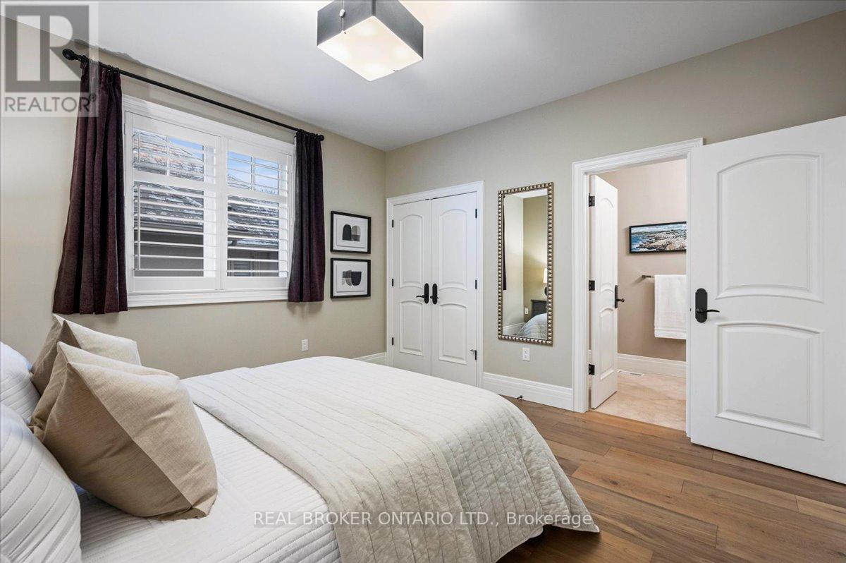 459 Deer Ridge Drive, Kitchener, ON - Indoor Photo Showing Bedroom