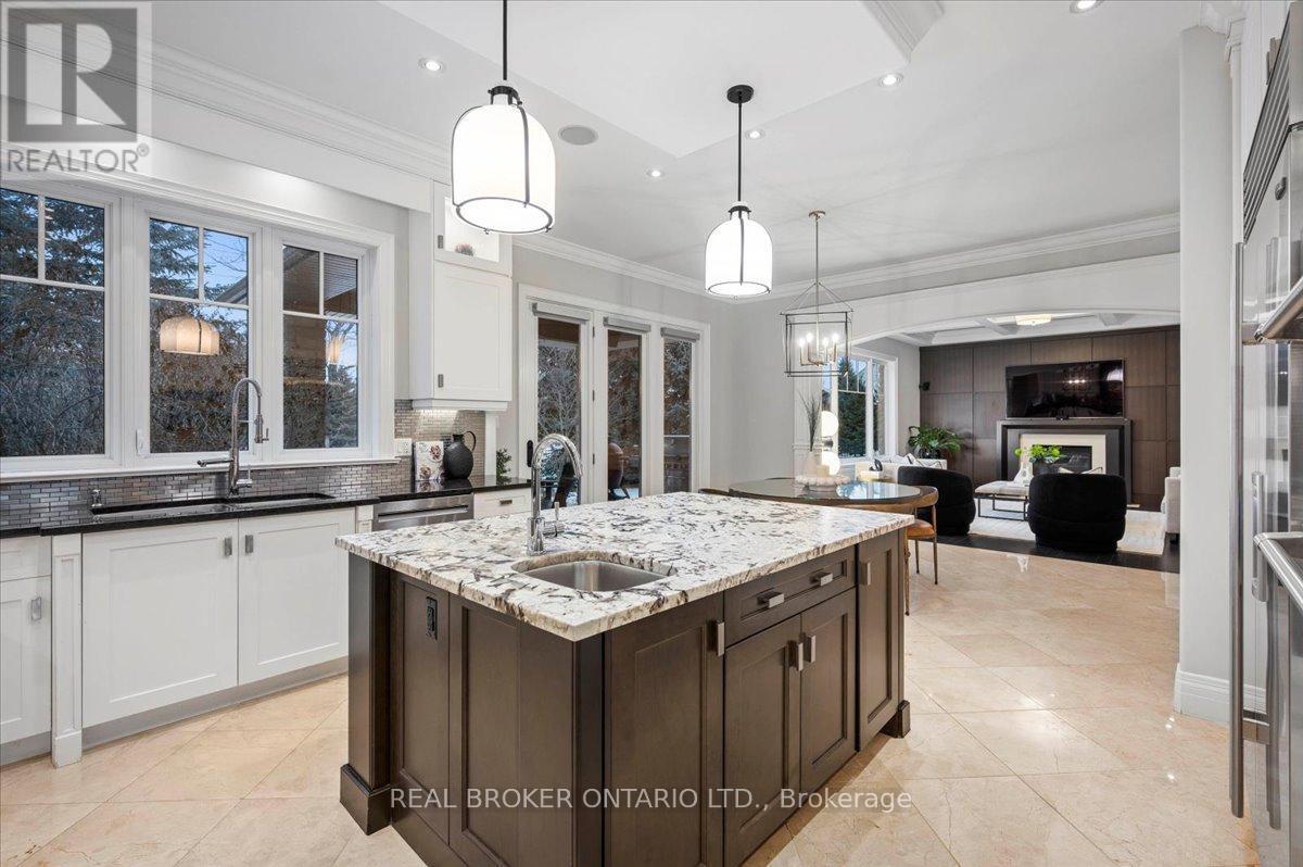 459 Deer Ridge Drive, Kitchener, ON - Indoor Photo Showing Kitchen With Upgraded Kitchen