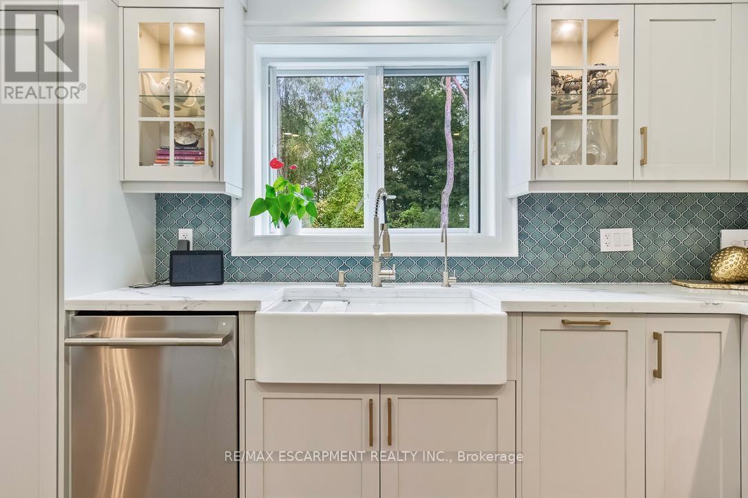 1294 Gatehouse Drive, Mississauga, ON - Indoor Photo Showing Kitchen