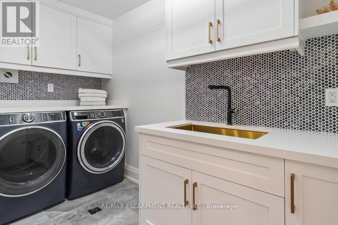 1294 Gatehouse Drive, Mississauga, ON - Indoor Photo Showing Laundry Room