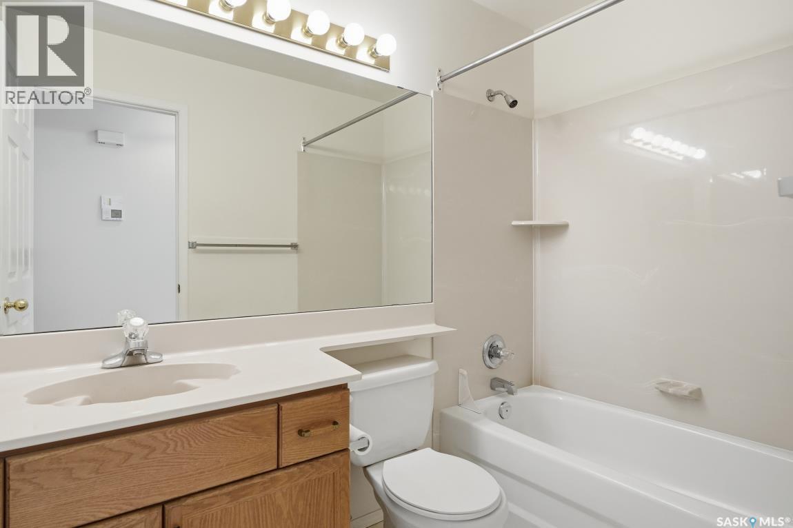 306 Budz Crescent, Saskatoon, SK - Indoor Photo Showing Bathroom