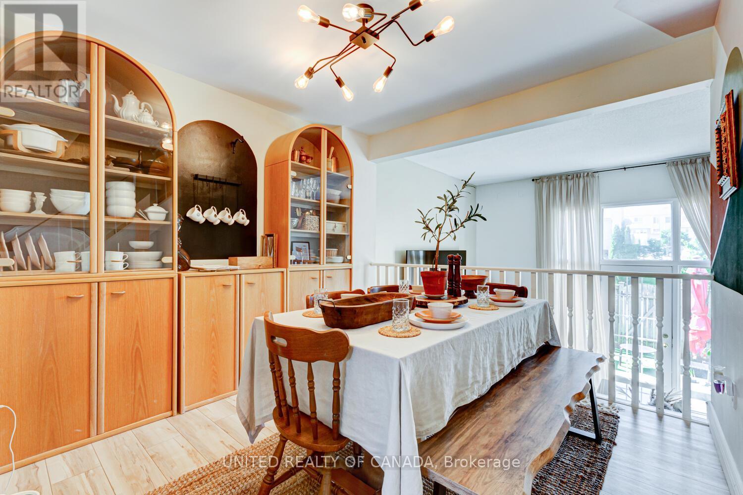 1264 Limberlost Road, London North, ON - Indoor Photo Showing Dining Room