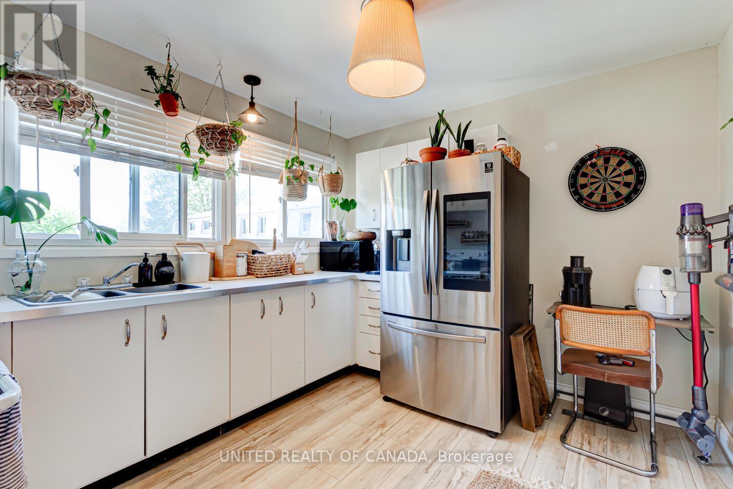 1264 Limberlost Road, London North, ON - Indoor Photo Showing Kitchen With Double Sink