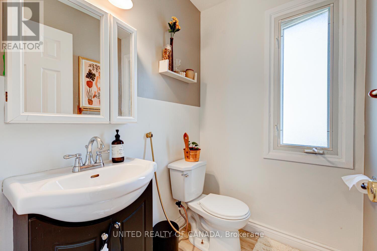 1264 Limberlost Road, London North, ON - Indoor Photo Showing Bathroom