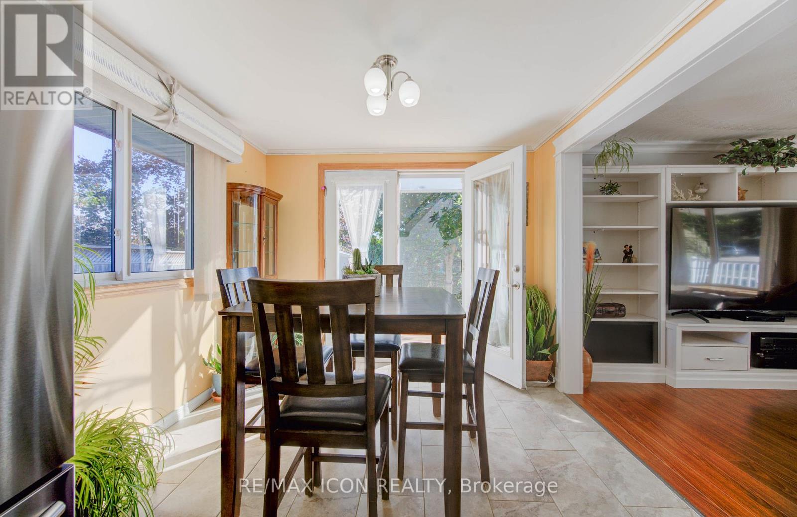 55 Gracefield Crescent, Kitchener, ON - Indoor Photo Showing Dining Room