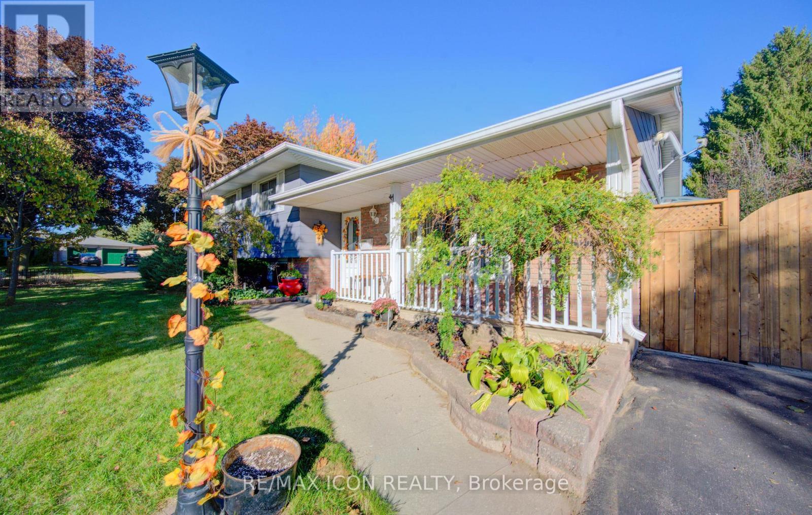 55 Gracefield Crescent, Kitchener, ON - Outdoor